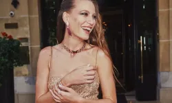 Serenay Sarıkaya Dünyaca Ünlü Dekolte Elbisenin İçine Astar Giydi!