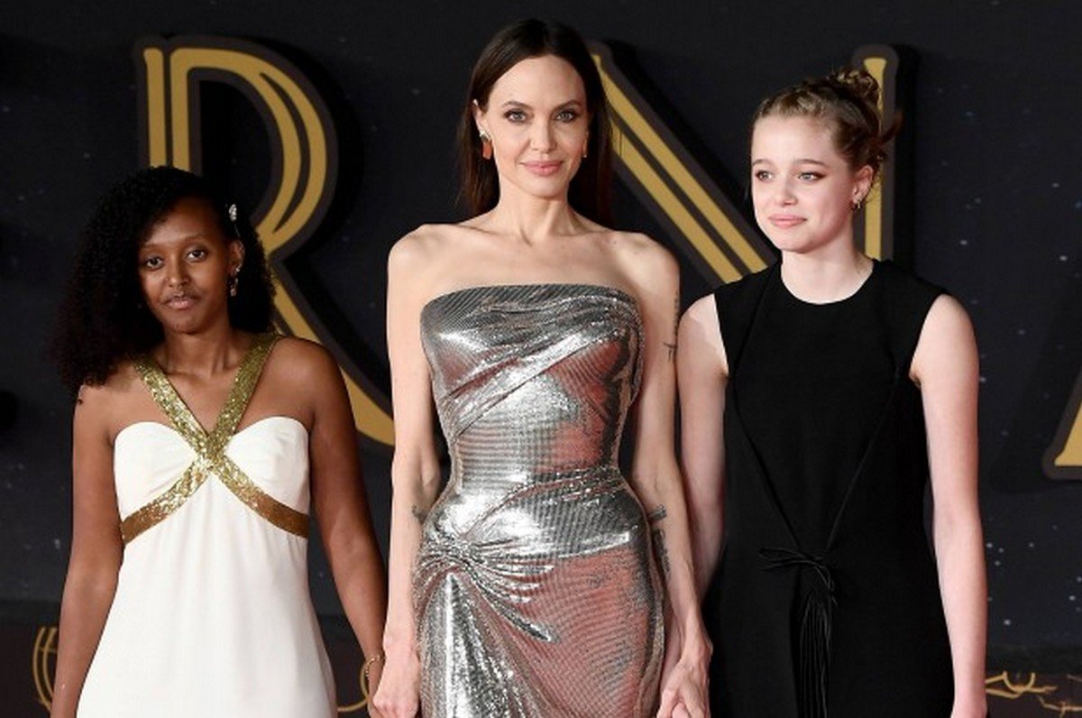 Angelina Jolie ve Brad Pitt'in 14 yaşında olan kızları Shiloh Jolie Pitt erkek gibi giyinmeyi bıraktı!